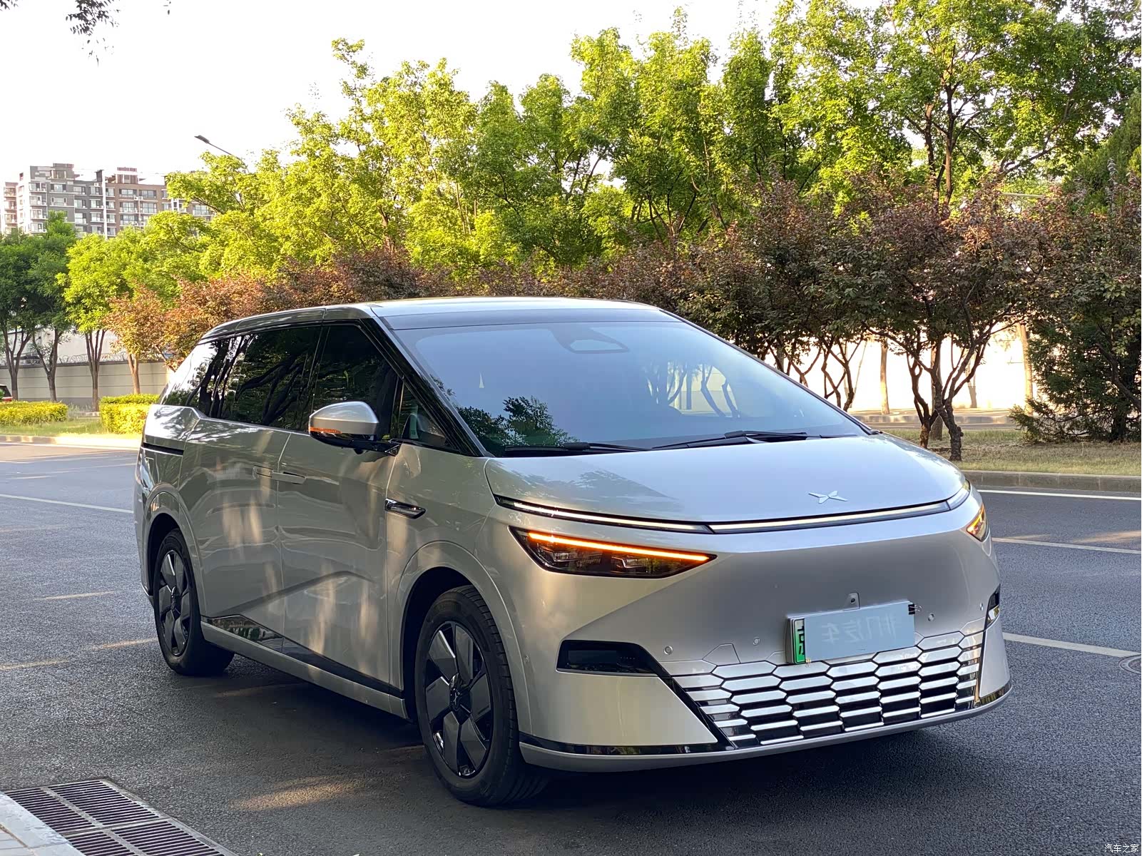 Xpeng X9, 2024 6