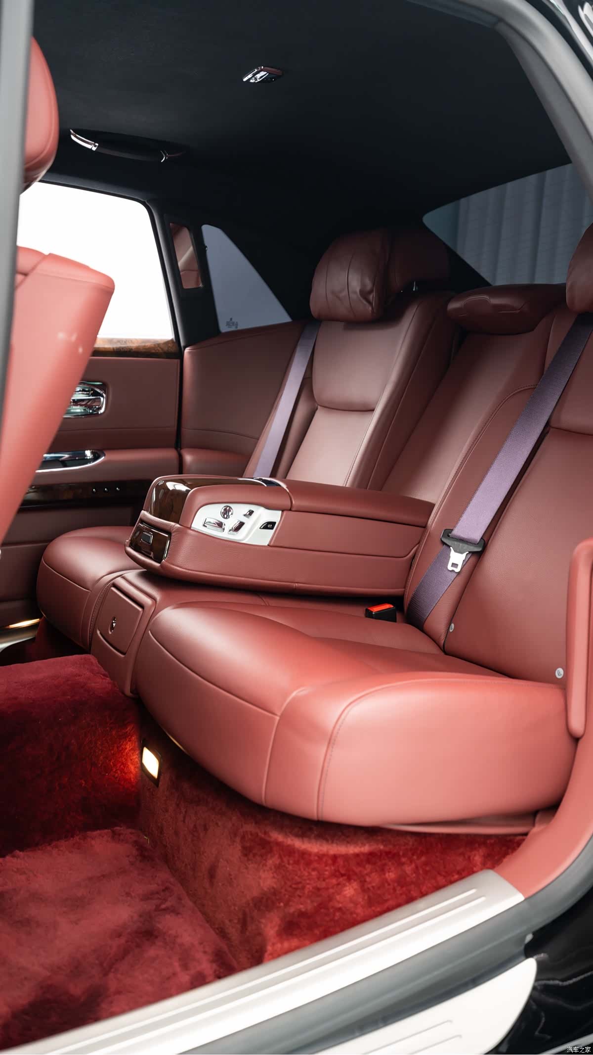Rolls-Royce Ghost, 2017 13
