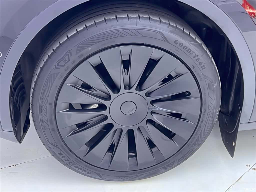 Tesla Model Y, 2024 11