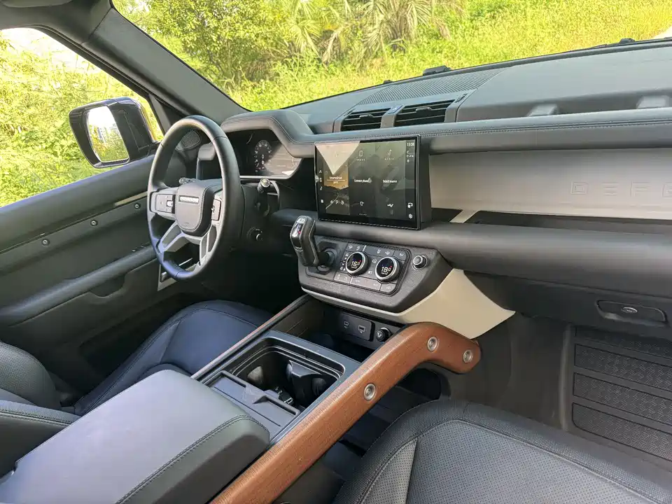 Land Rover guard