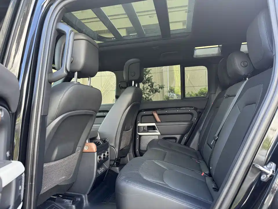 Land Rover guard