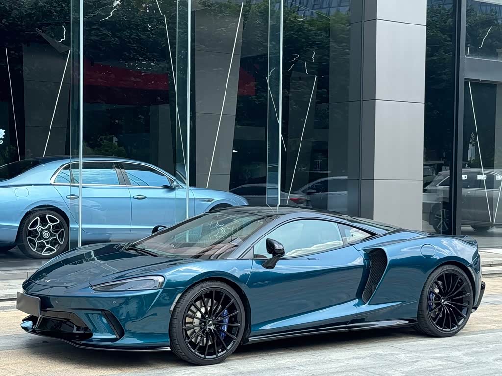McLaren GT