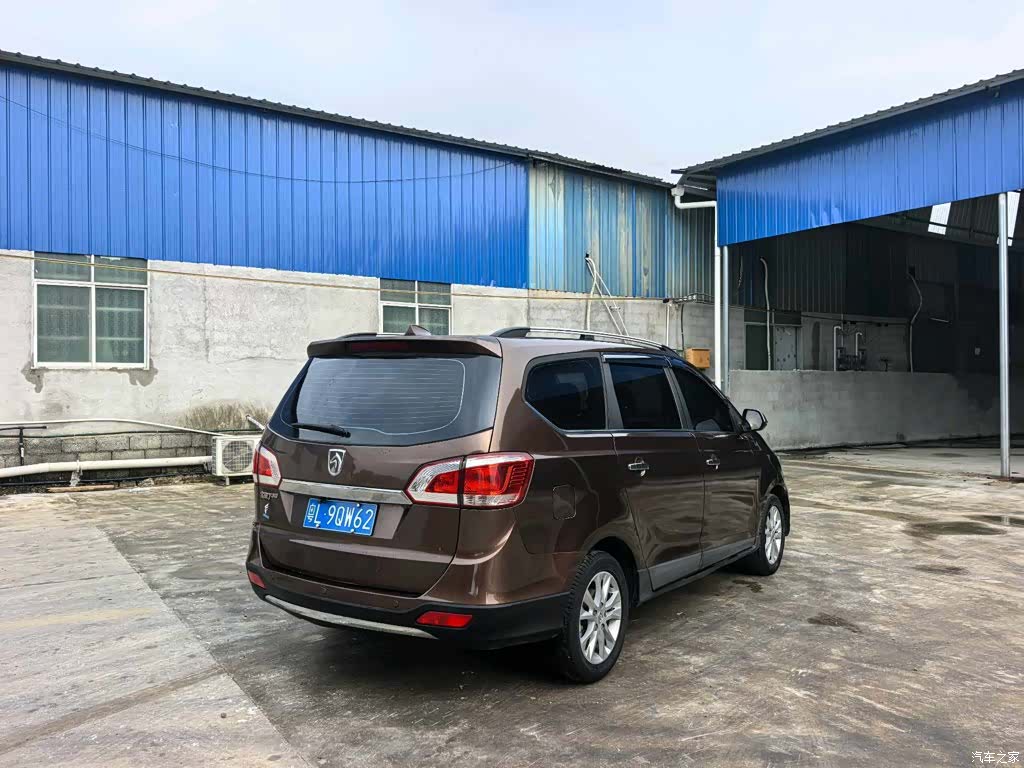 Wuling 730, 2015 4