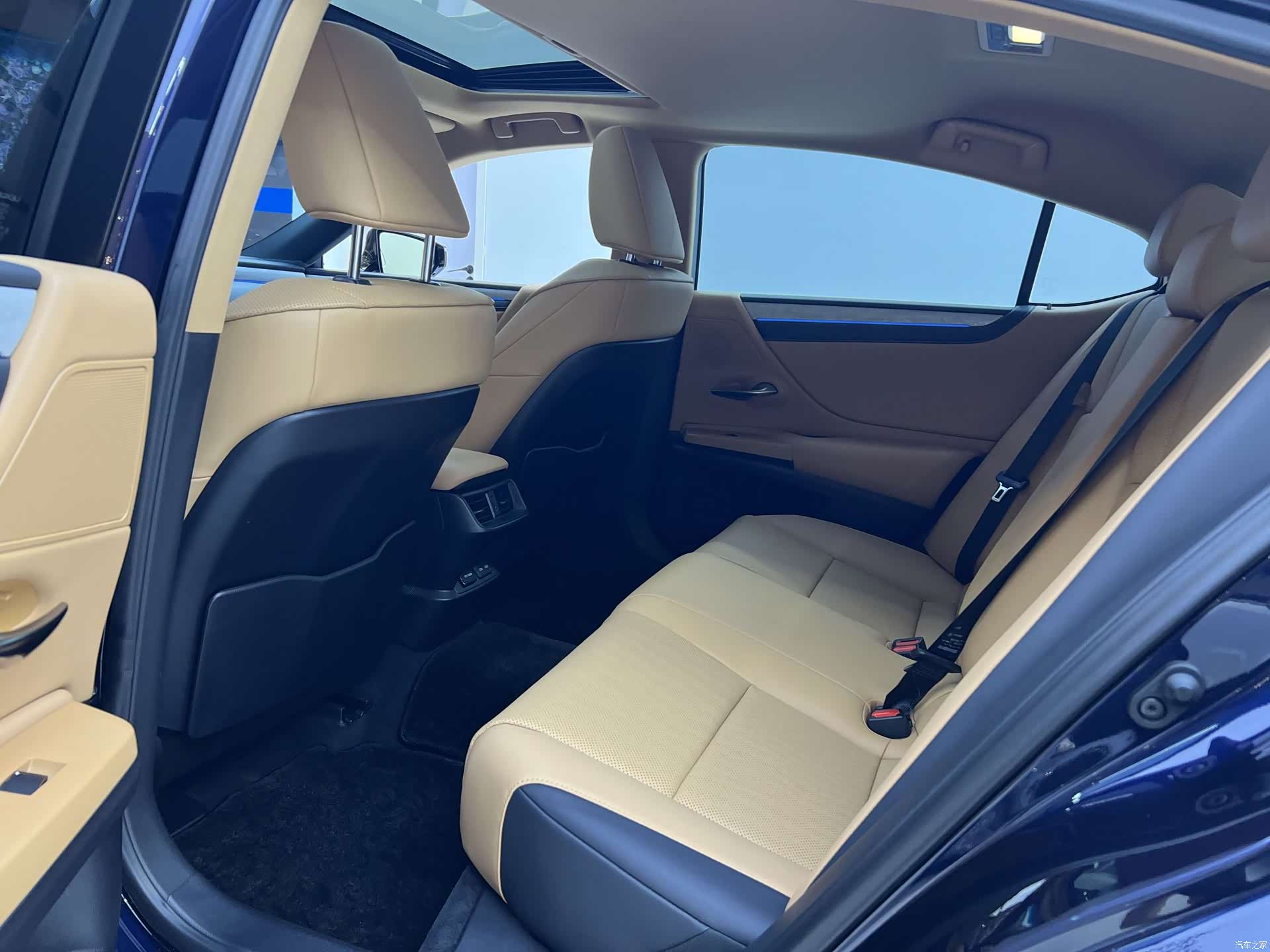 Lexus ES, 2025 6