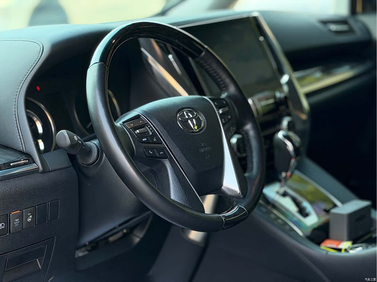 Toyota Vellfire, 2022 все фото