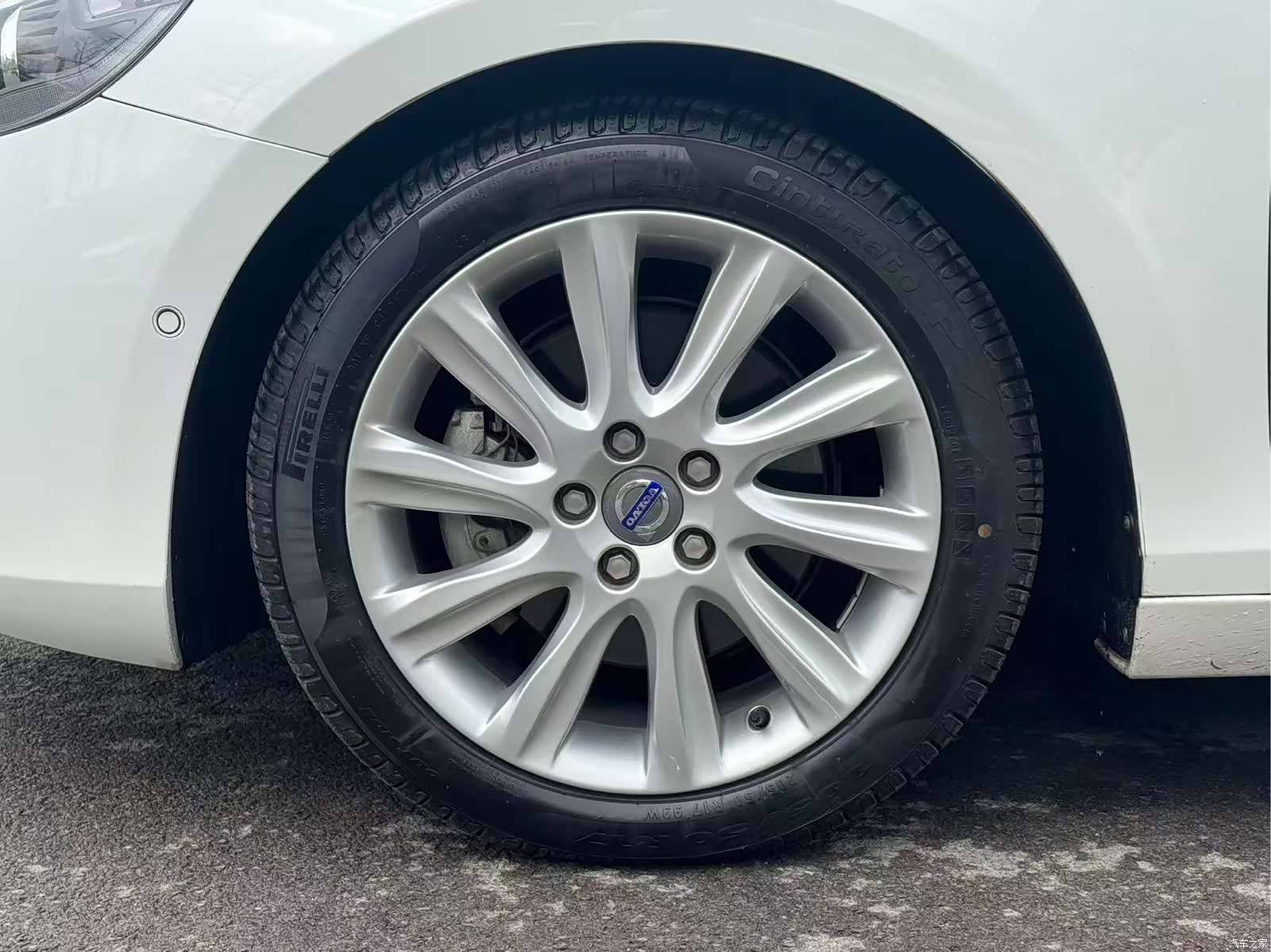 Volvo V40, 2015 17