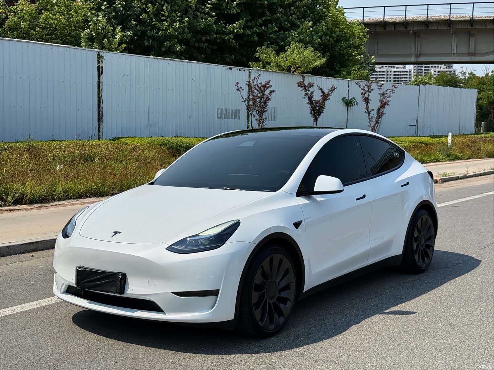 Tesla Model Y, 2023 1