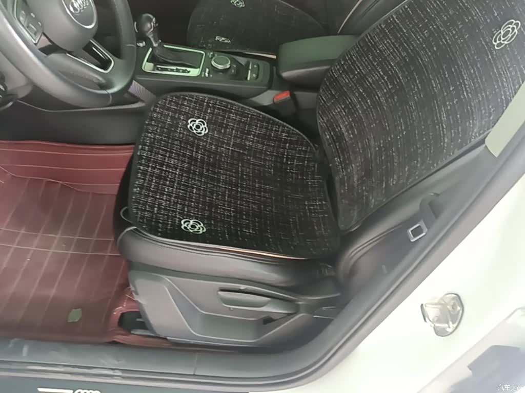 Audi Q2L, 2019 11
