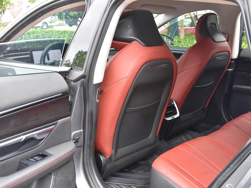 XPENG P7