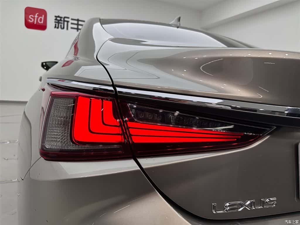 Lexus ES, 2023 29