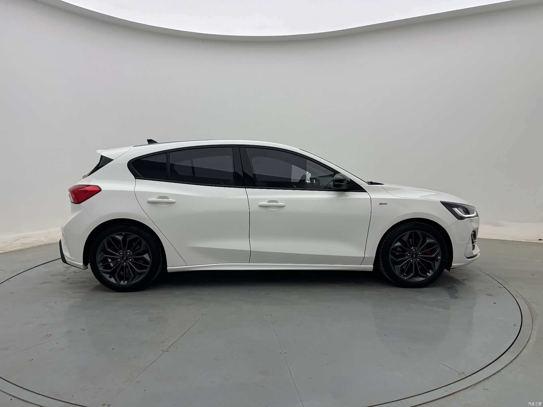 Ford Focus, 2023 все фото