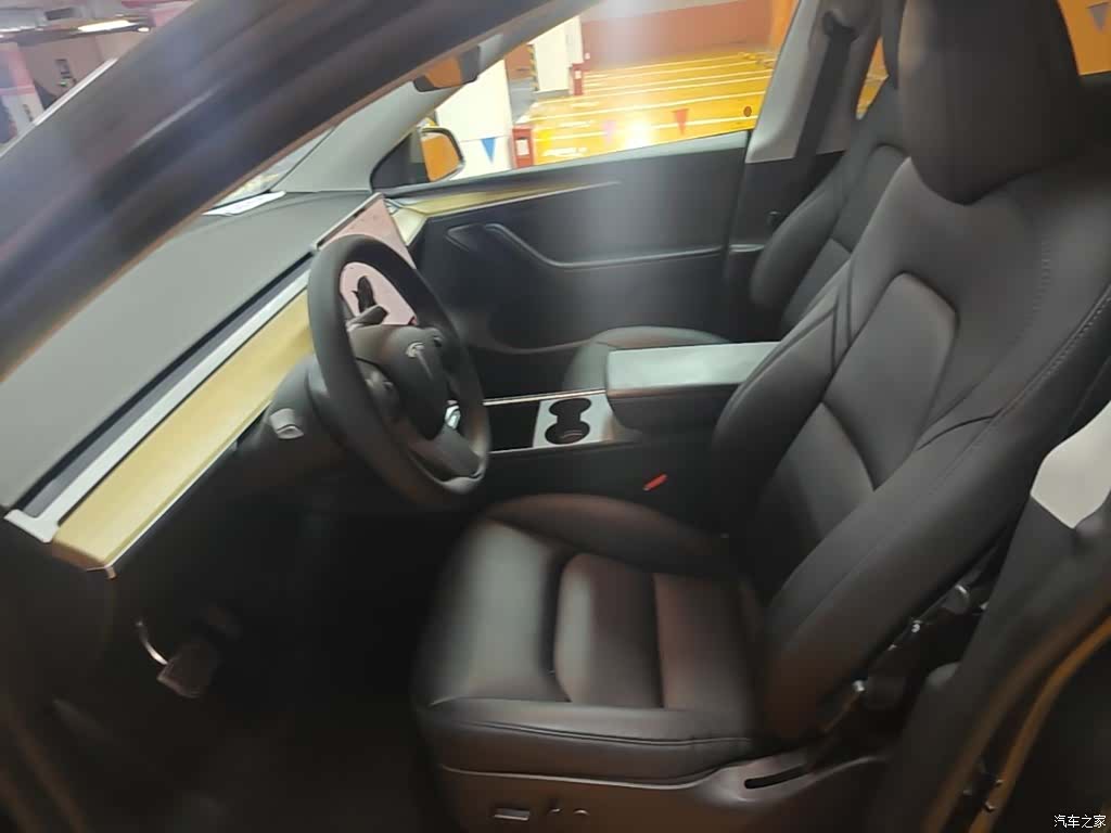 Tesla Model Y, 2023 15