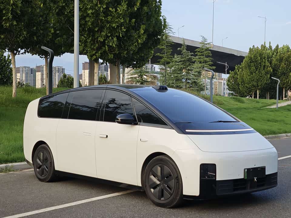 Li Auto Ideal MEGA