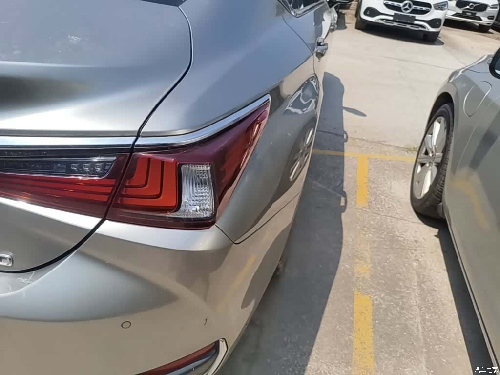 Lexus ES, 2022 8