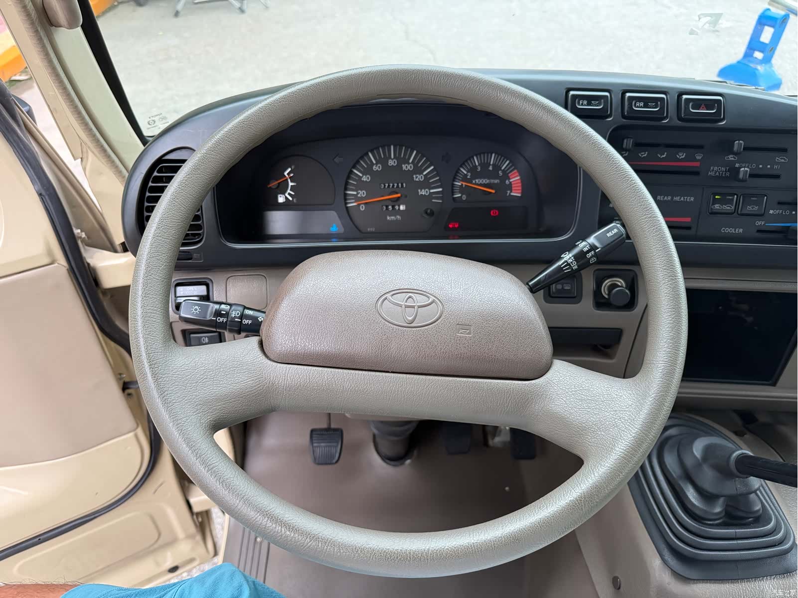 Toyota Coaster, 2009 16