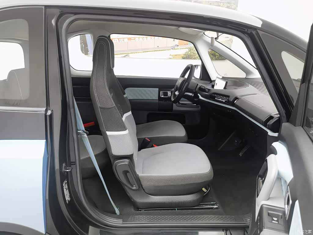 Wuling E300, 2020 23