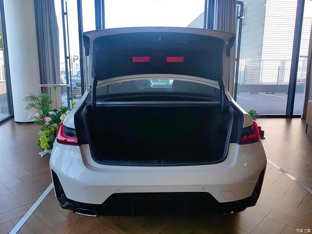 BMW 3 Series, 2024 все фото