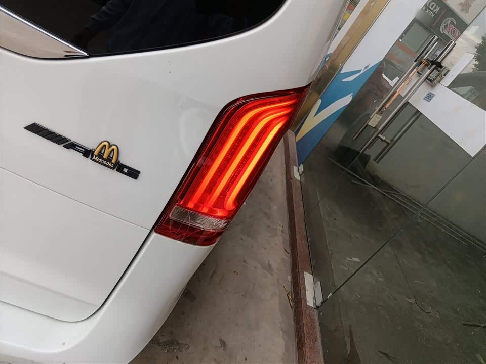 Mercedes-Benz V-class