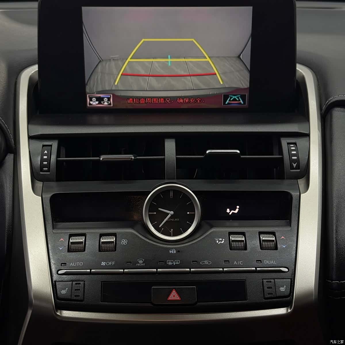 Lexus NX, 2021 11