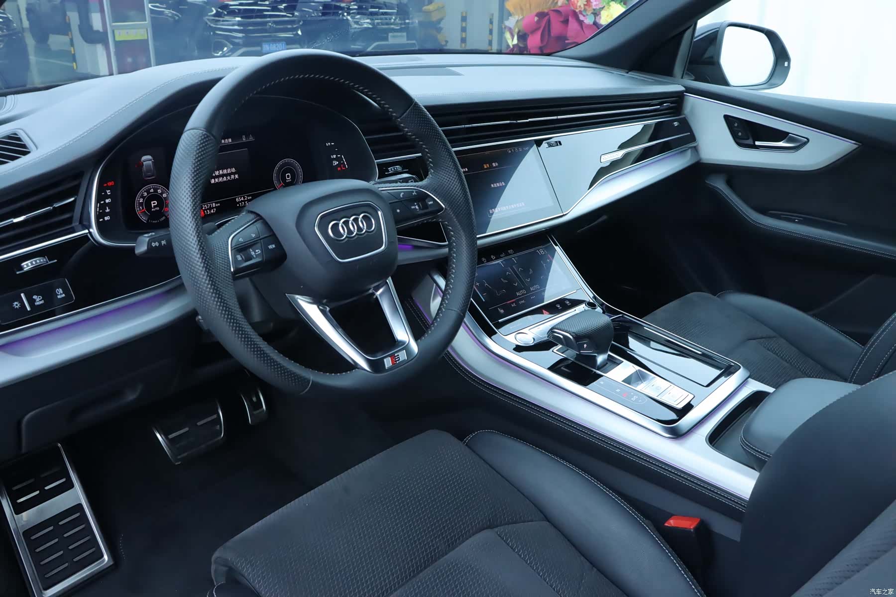 Audi Q8, 2020 все фото