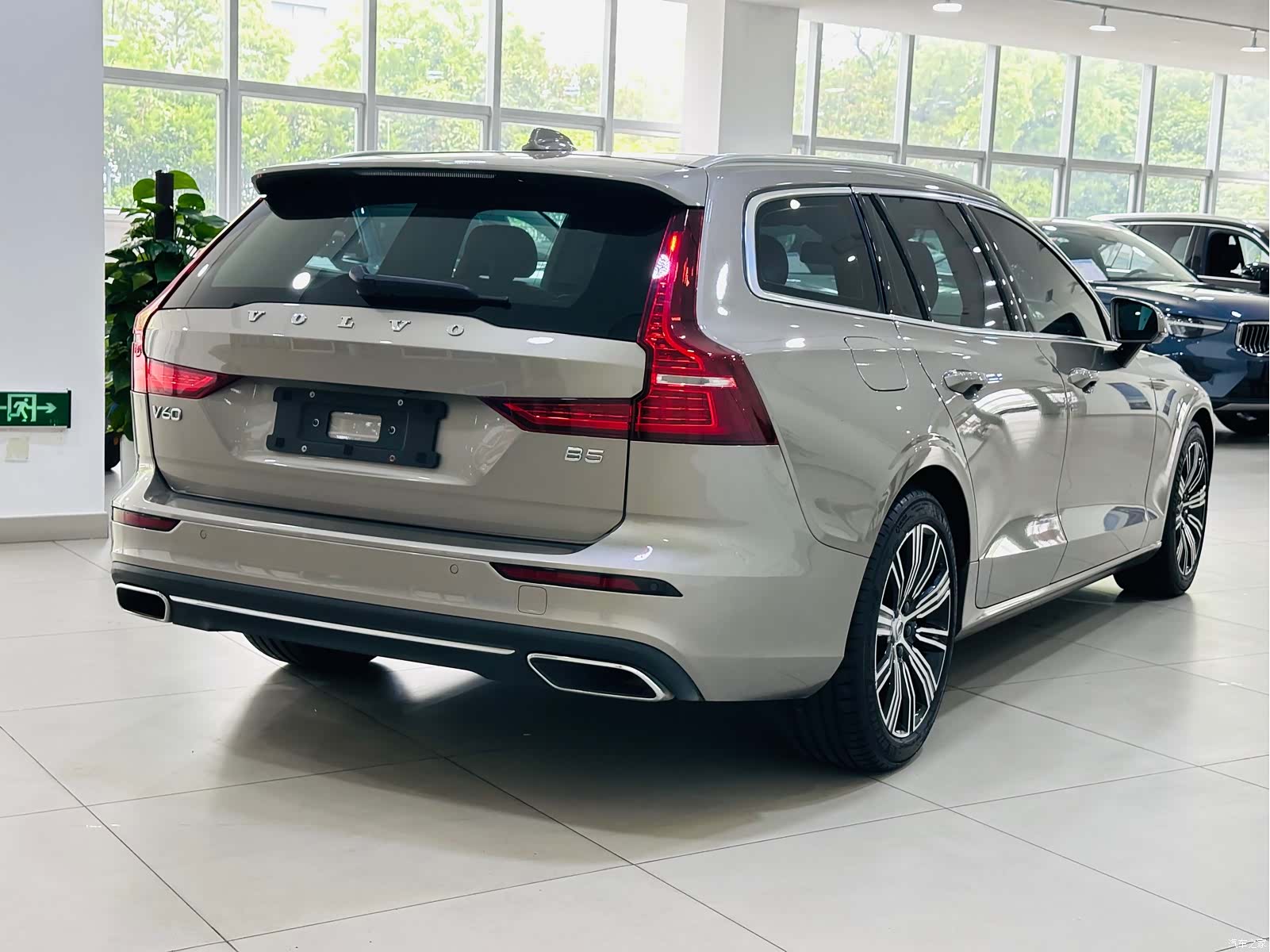 Volvo V60, 2021 все фото