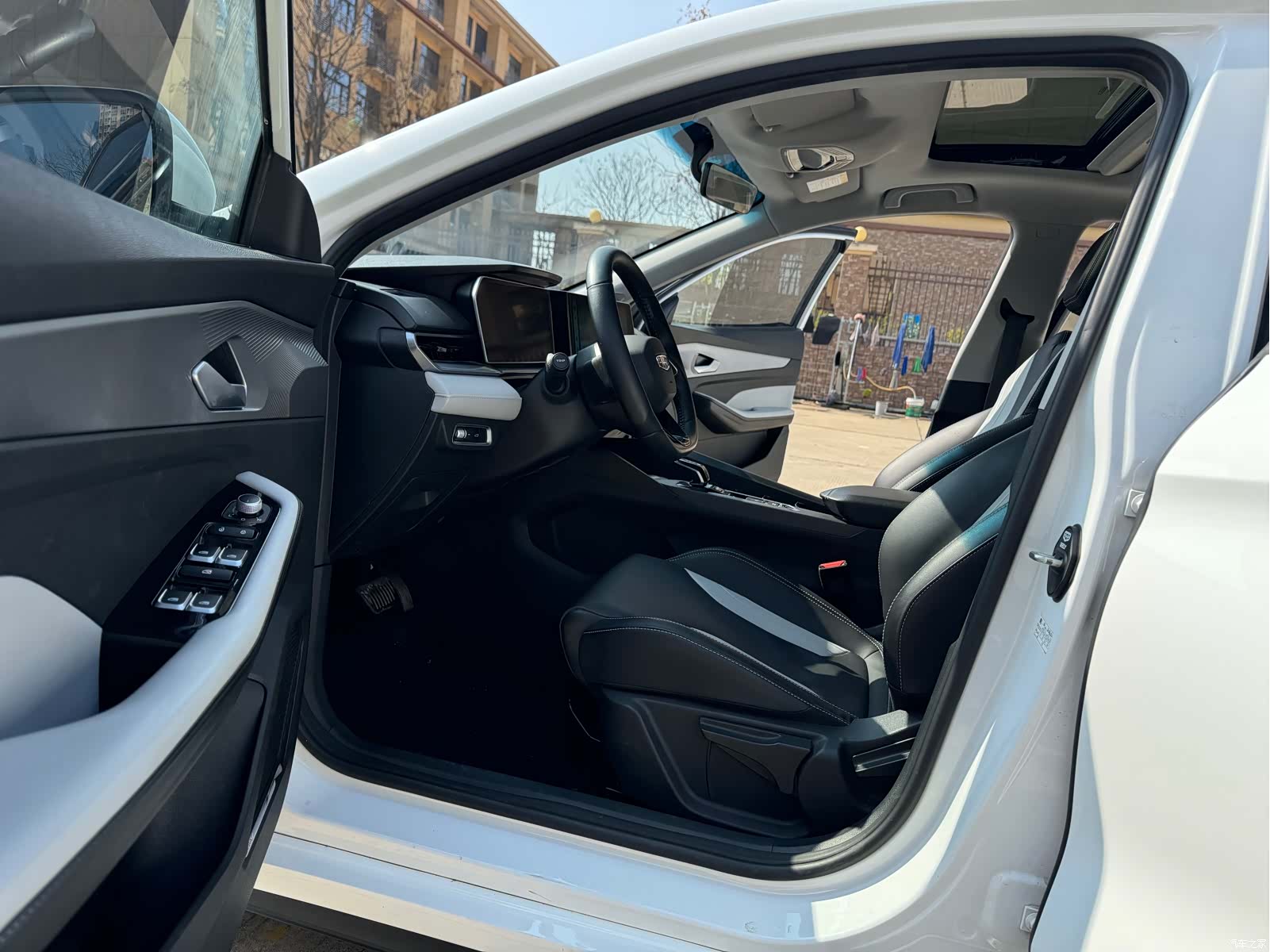Geely Binray, 2025 19