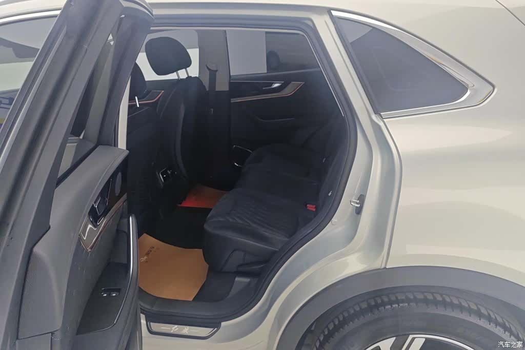 Hongqi HS5, 2022 11