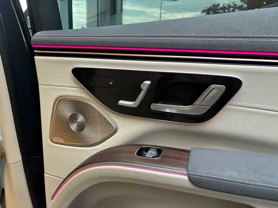 Mercedes-Benz EQS SUV