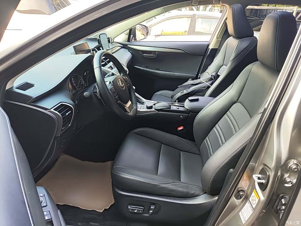 Lexus NX, 2015 11