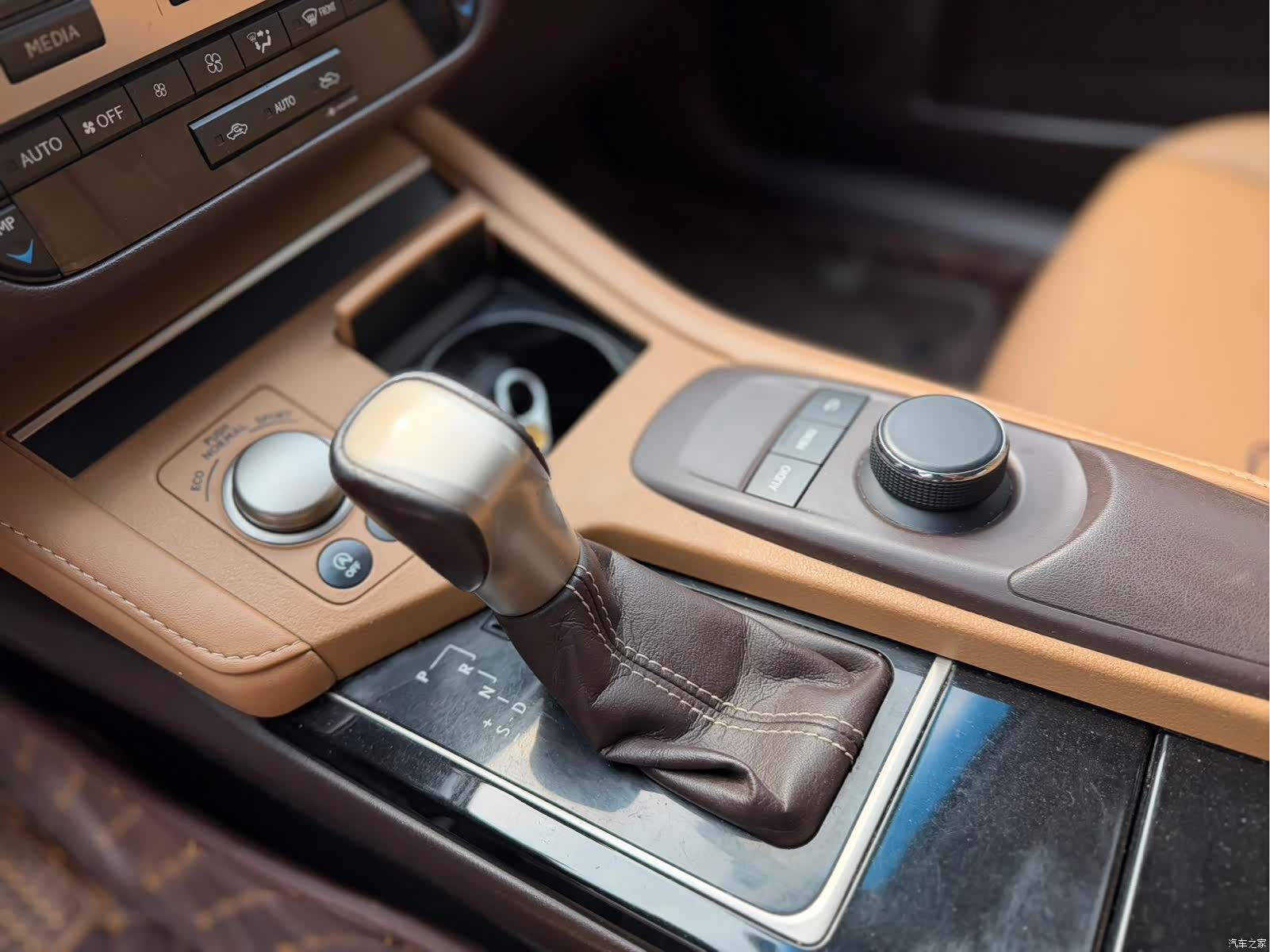 Lexus ES, 2017 все фото