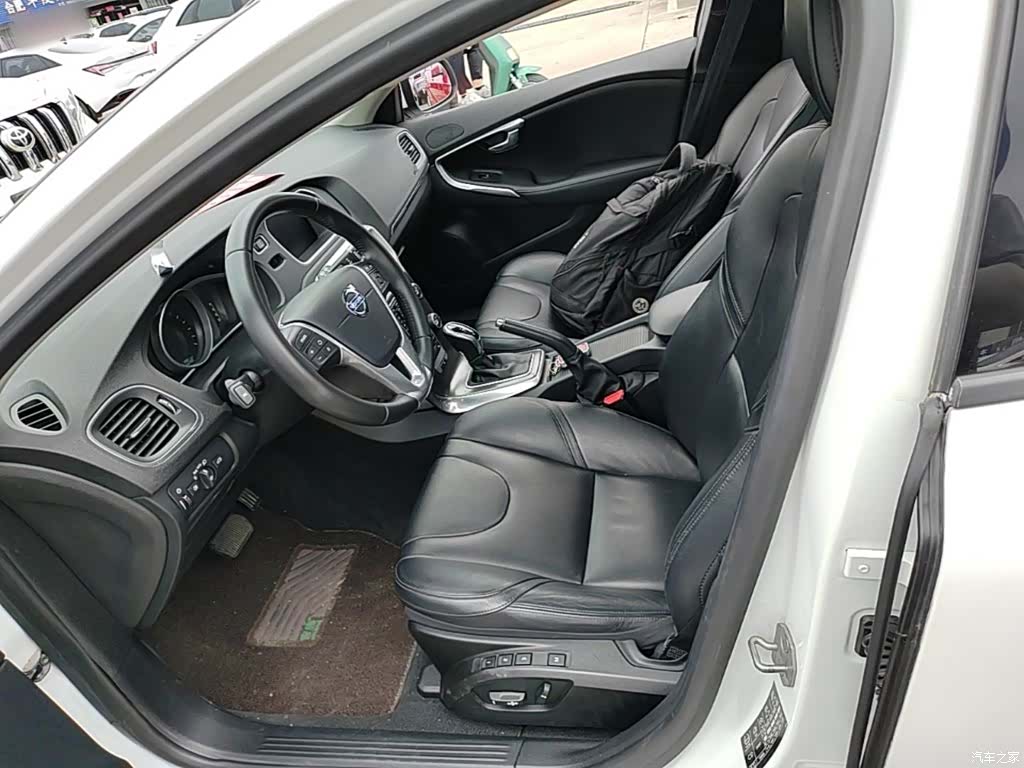 Volvo V40, 2015 15