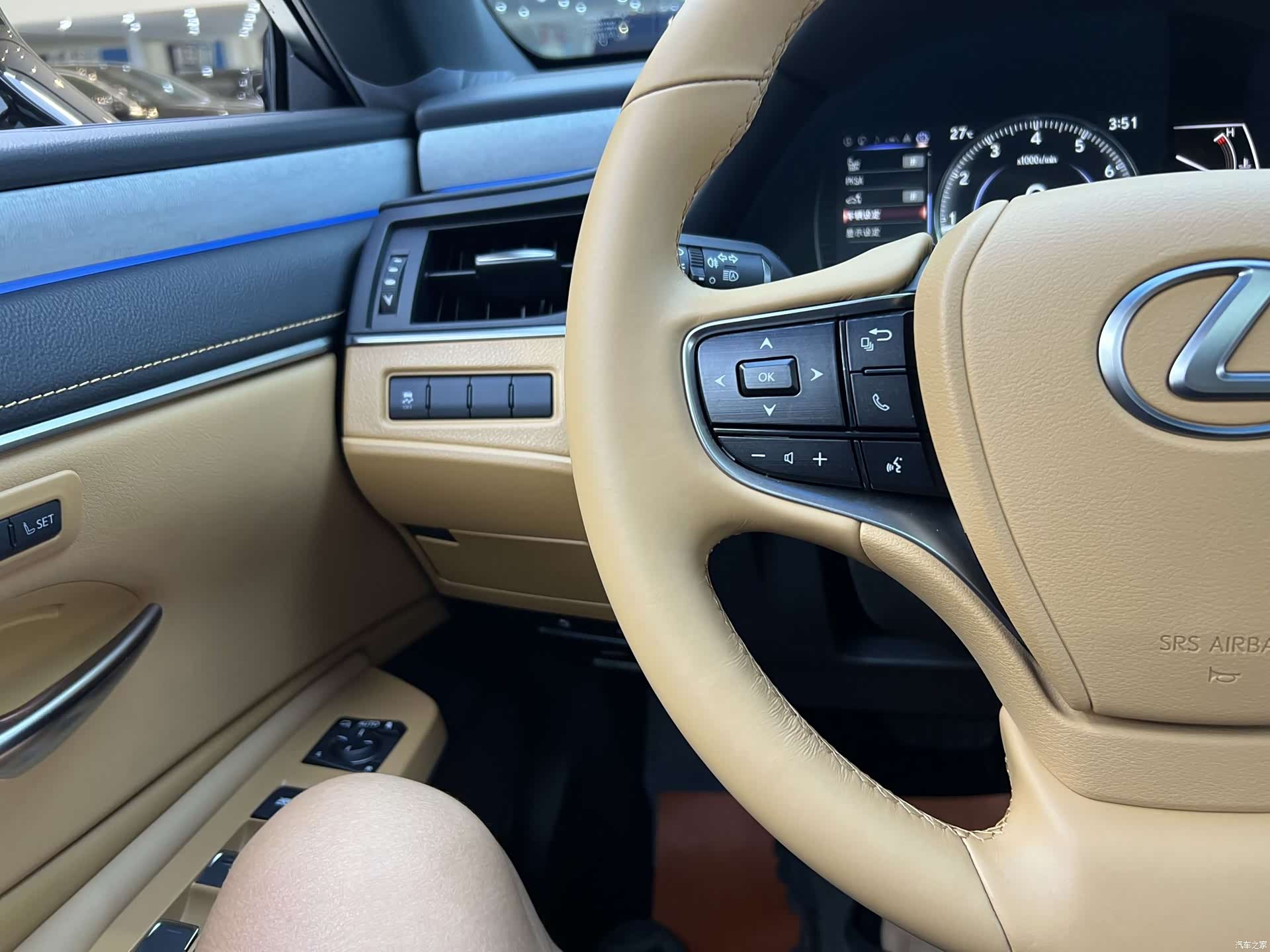 Lexus ES, 2025 12