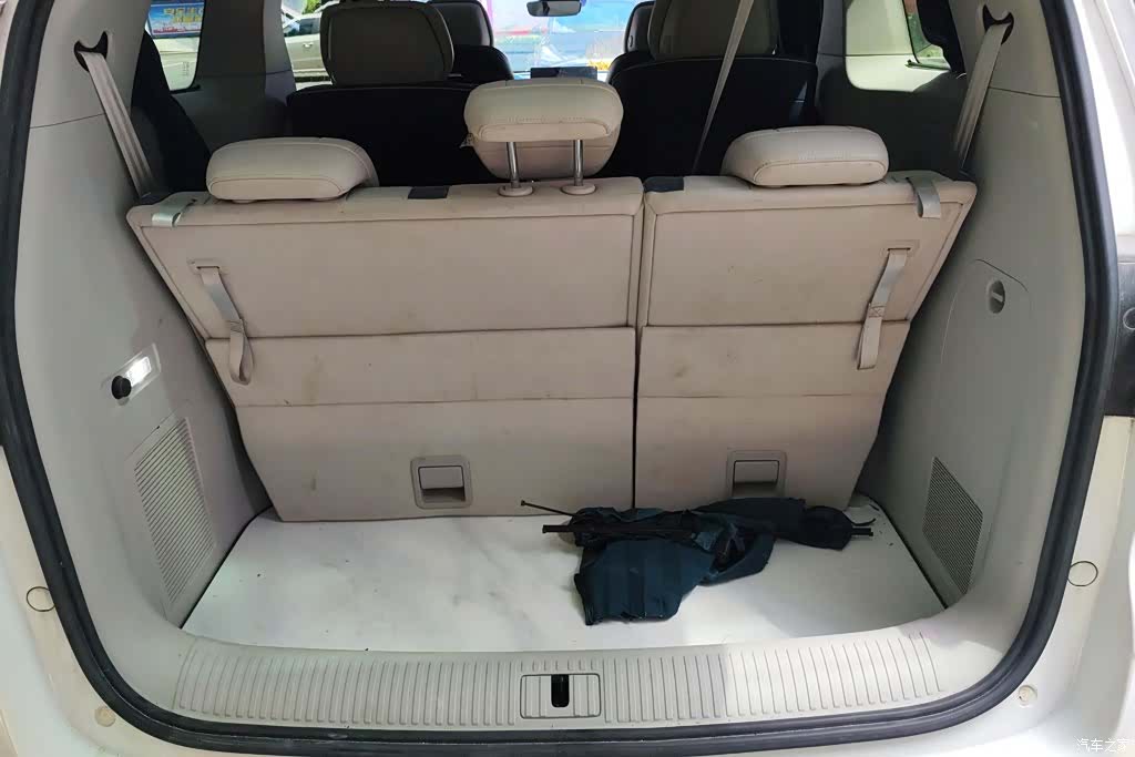 Roewe iMAX8, 2023 4