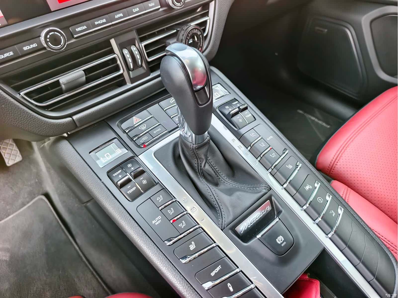 Porsche Macan, 2021 все фото