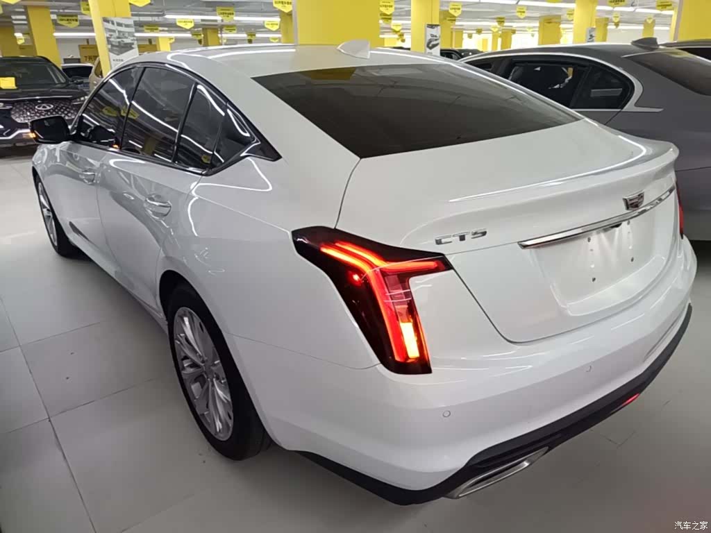 Cadillac CT5, 2023 все фото