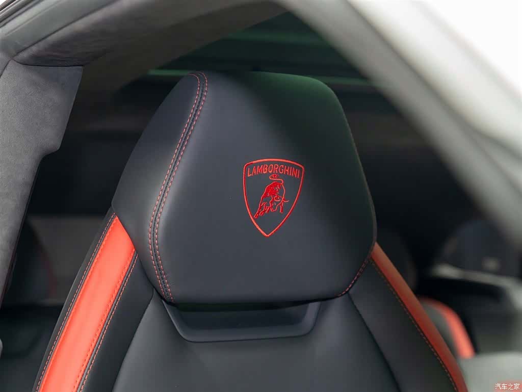 Lamborghini Urus, 2024 15