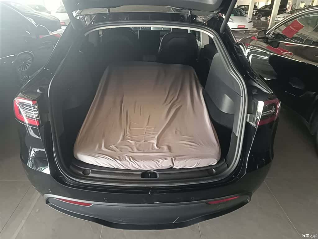 Tesla Model Y, 2023 19