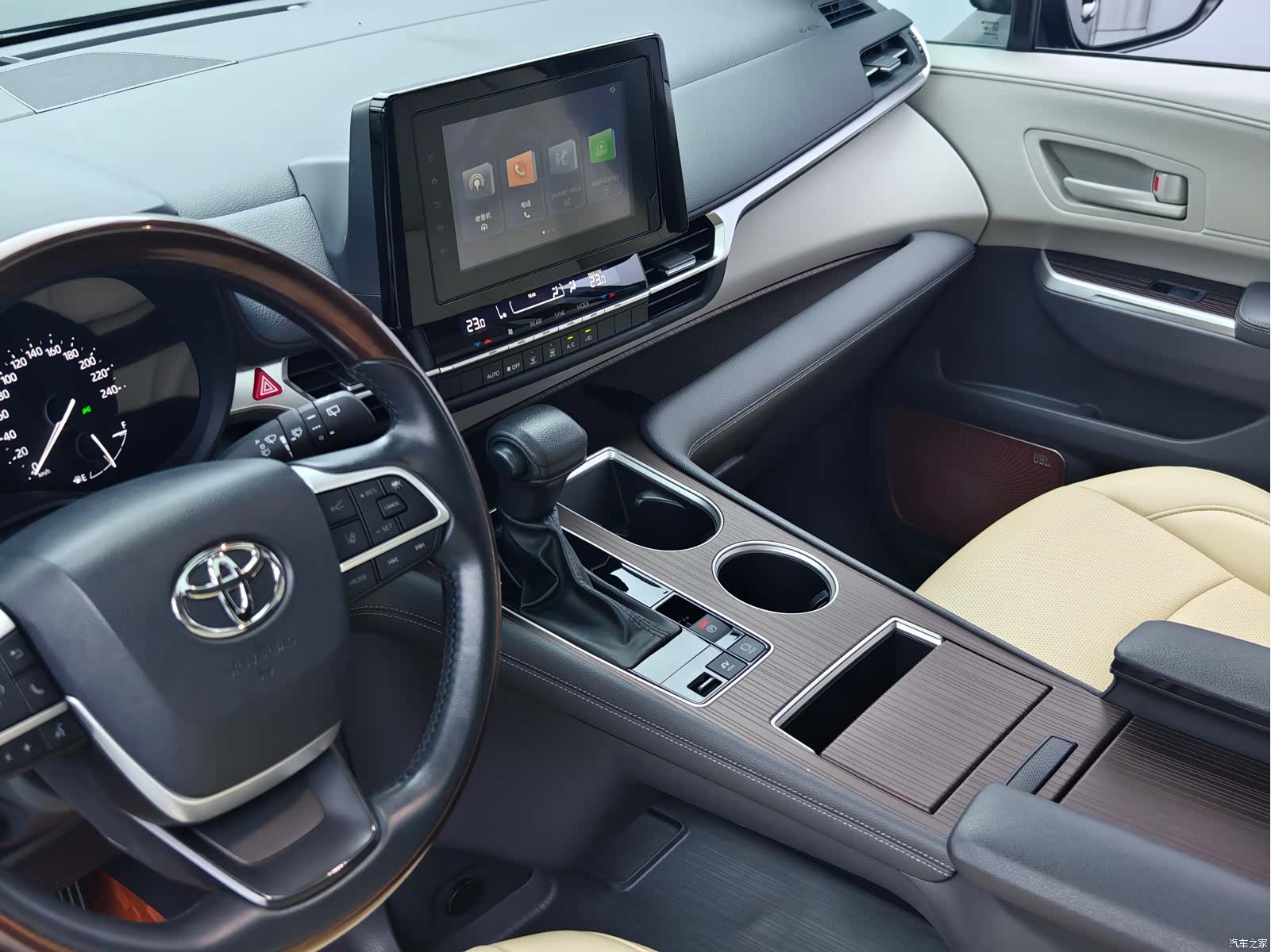 Toyota Granvia, 2024 10