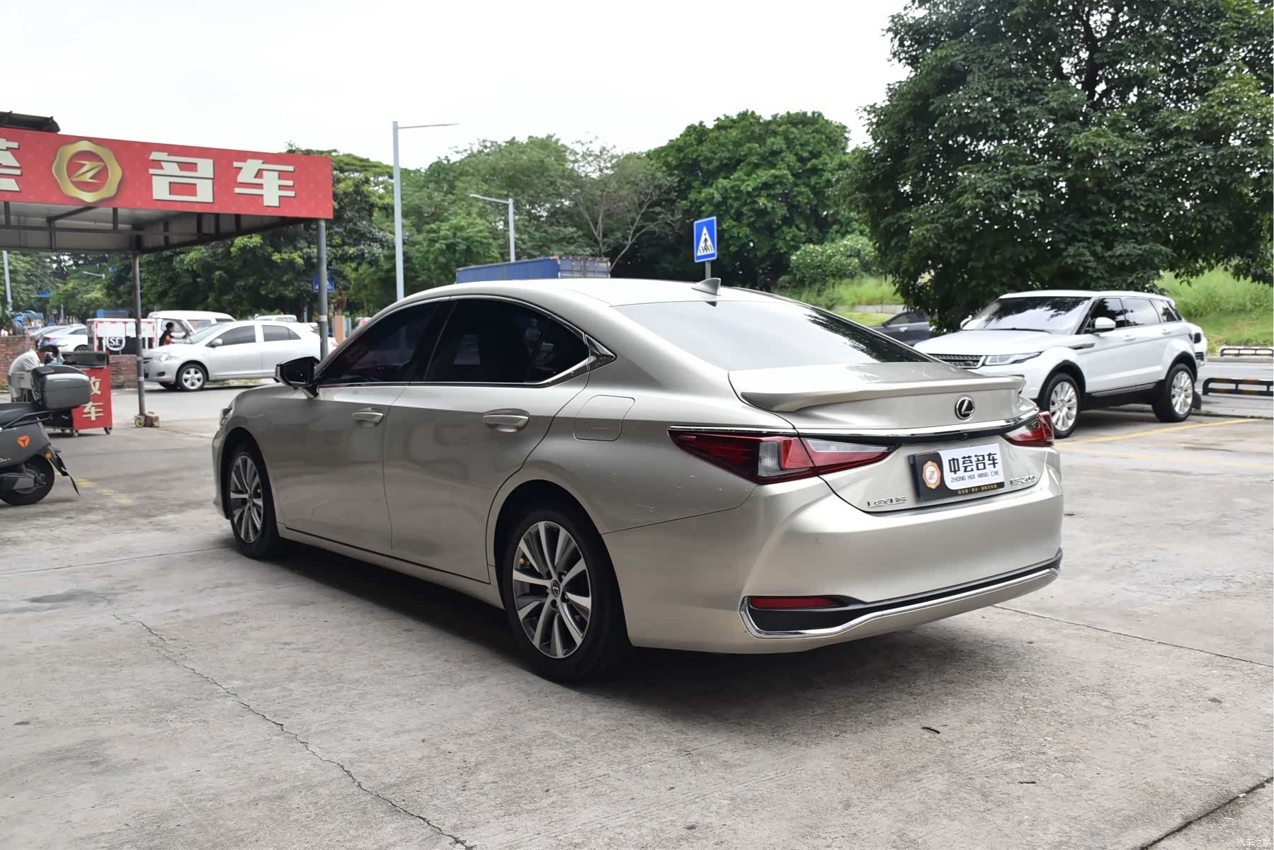 Lexus ES, 2019 16