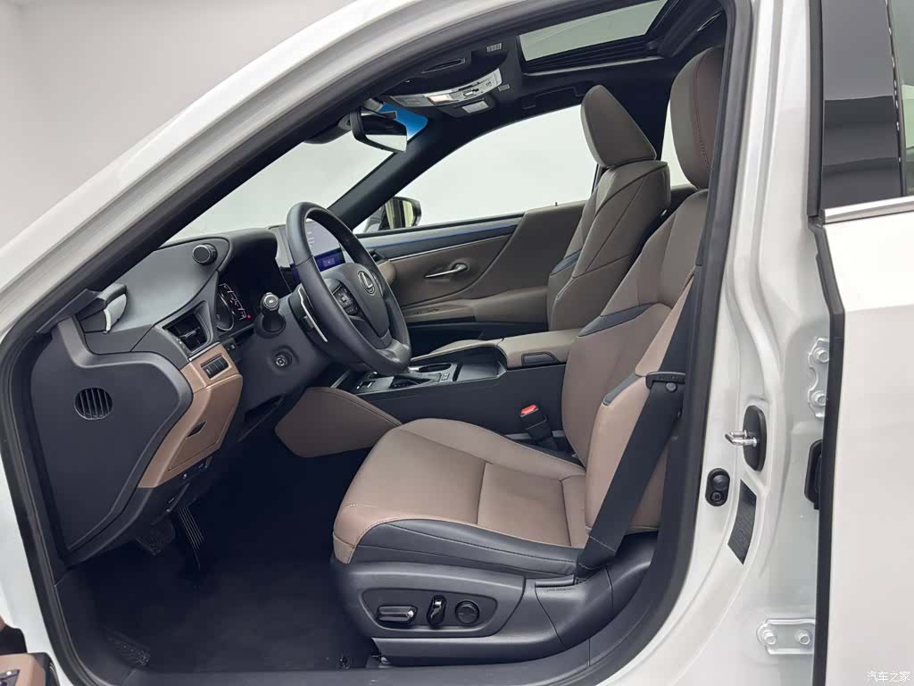Lexus ES, 2025 19