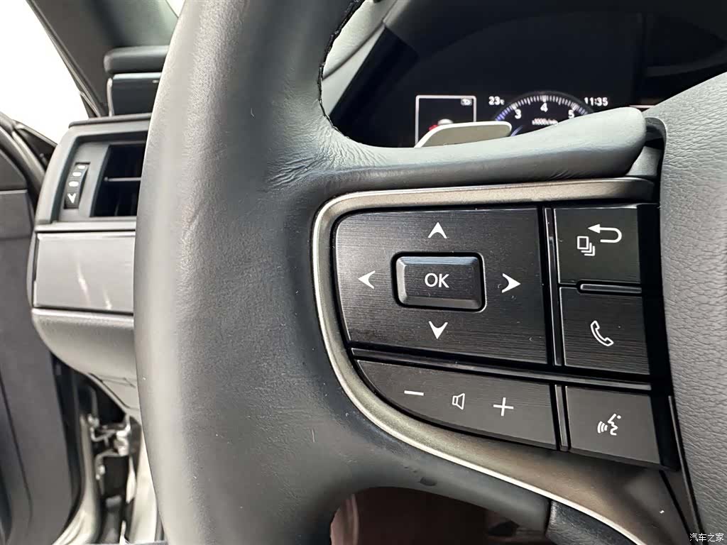 Lexus ES, 2023 16