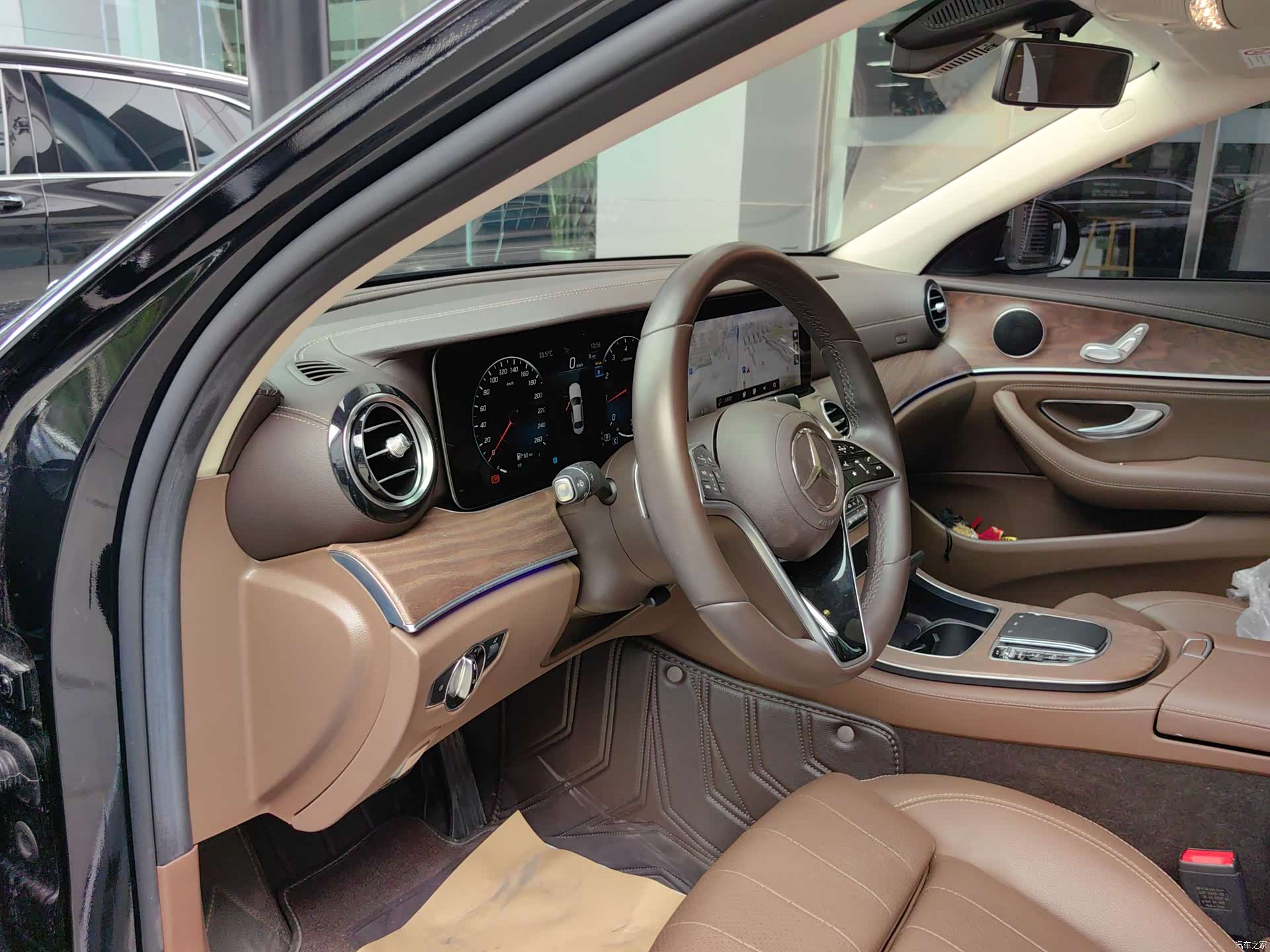 Mercedes-Benz E-Class, 2023 16