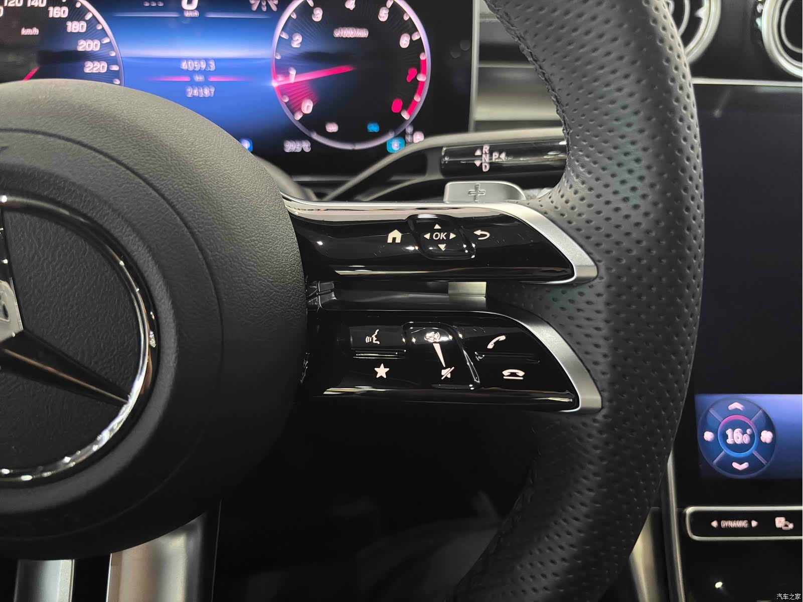 Mercedes-Benz C-Class, 2024 19