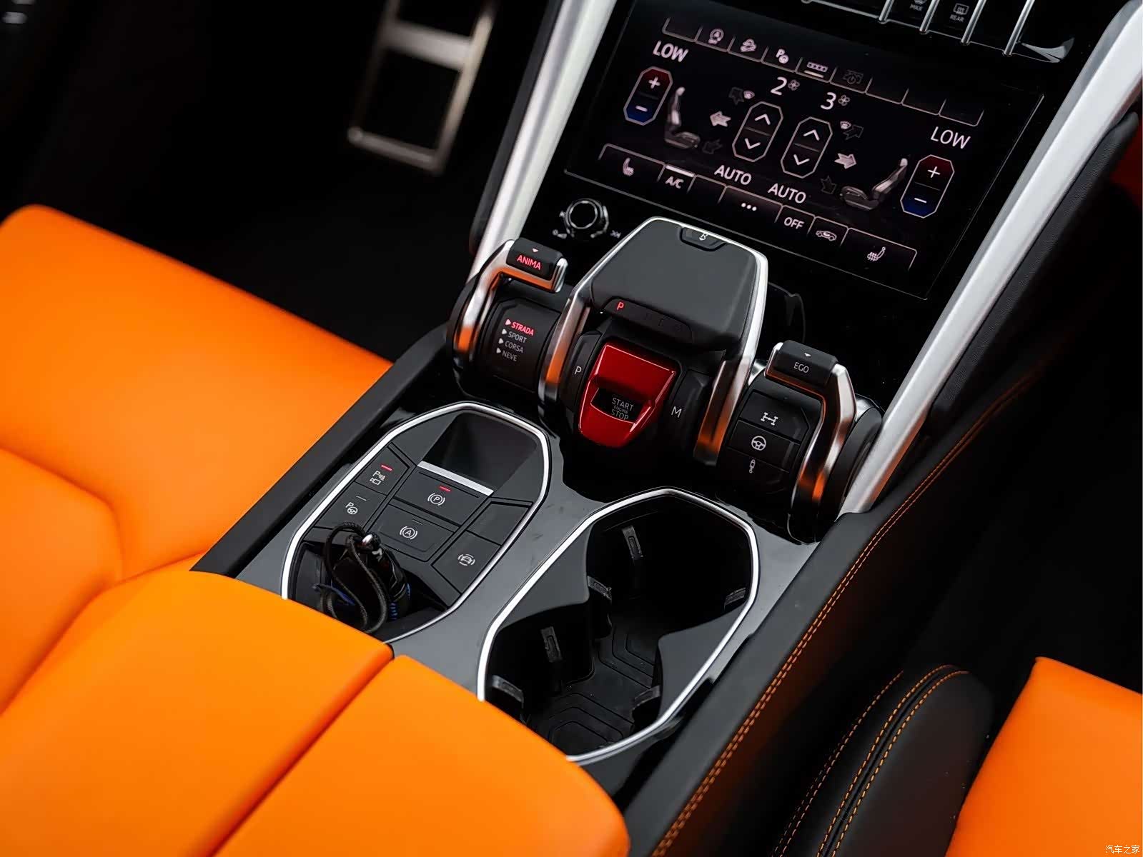 Lamborghini Urus, 2023 9