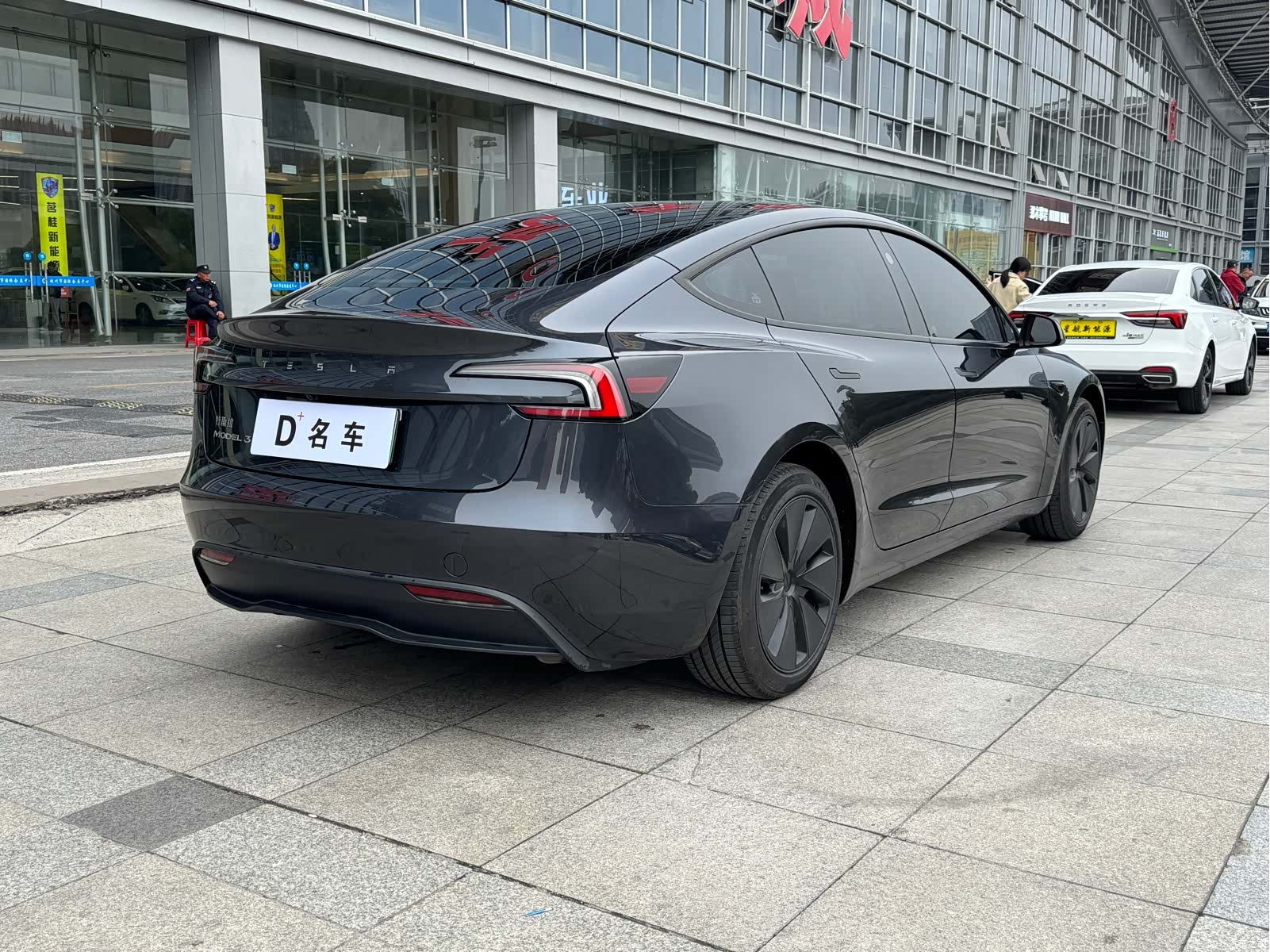 Tesla Model 3, 2025 8