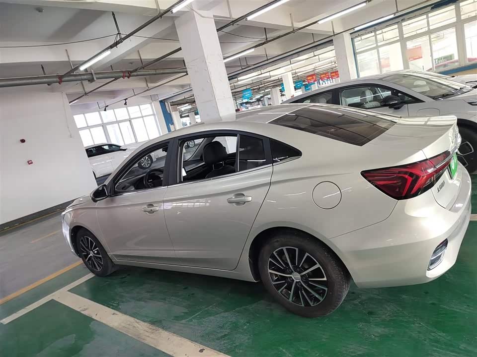 Roewe i5