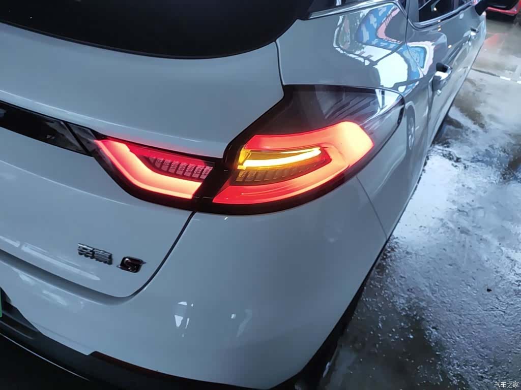 Geely Emgrand, 2021 8
