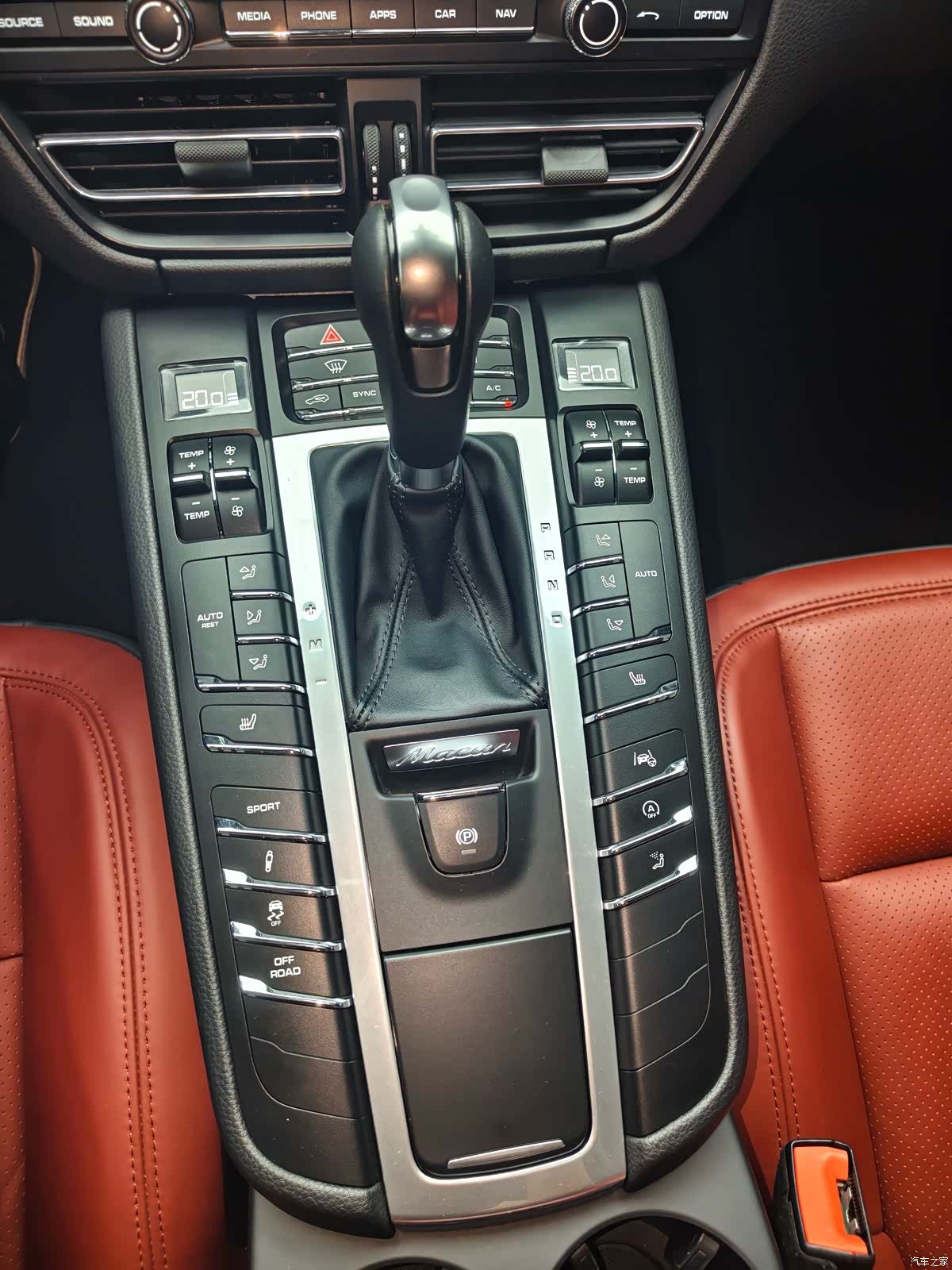 Porsche Macan, 2022 все фото
