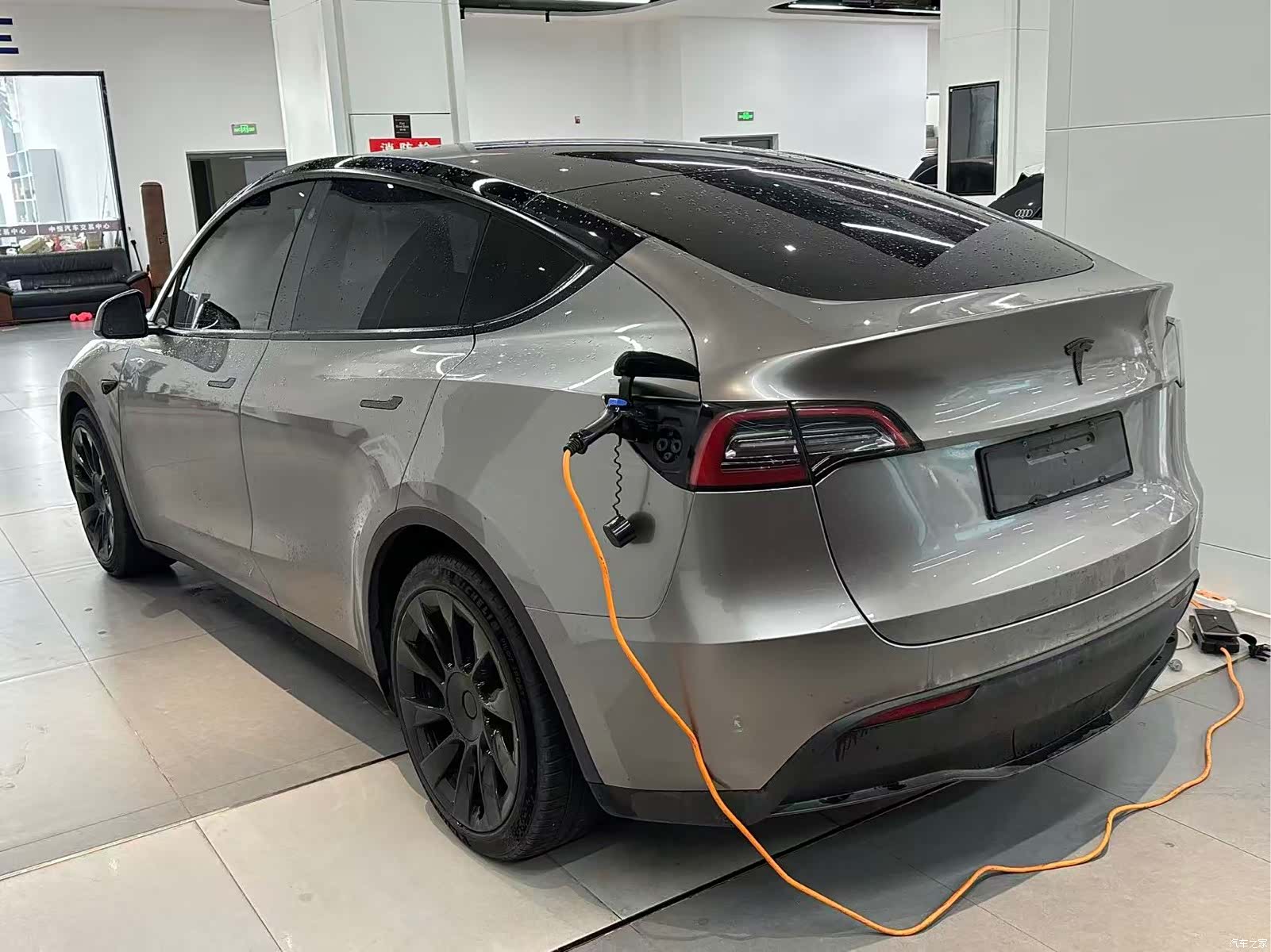 Tesla Model Y, 2021 3