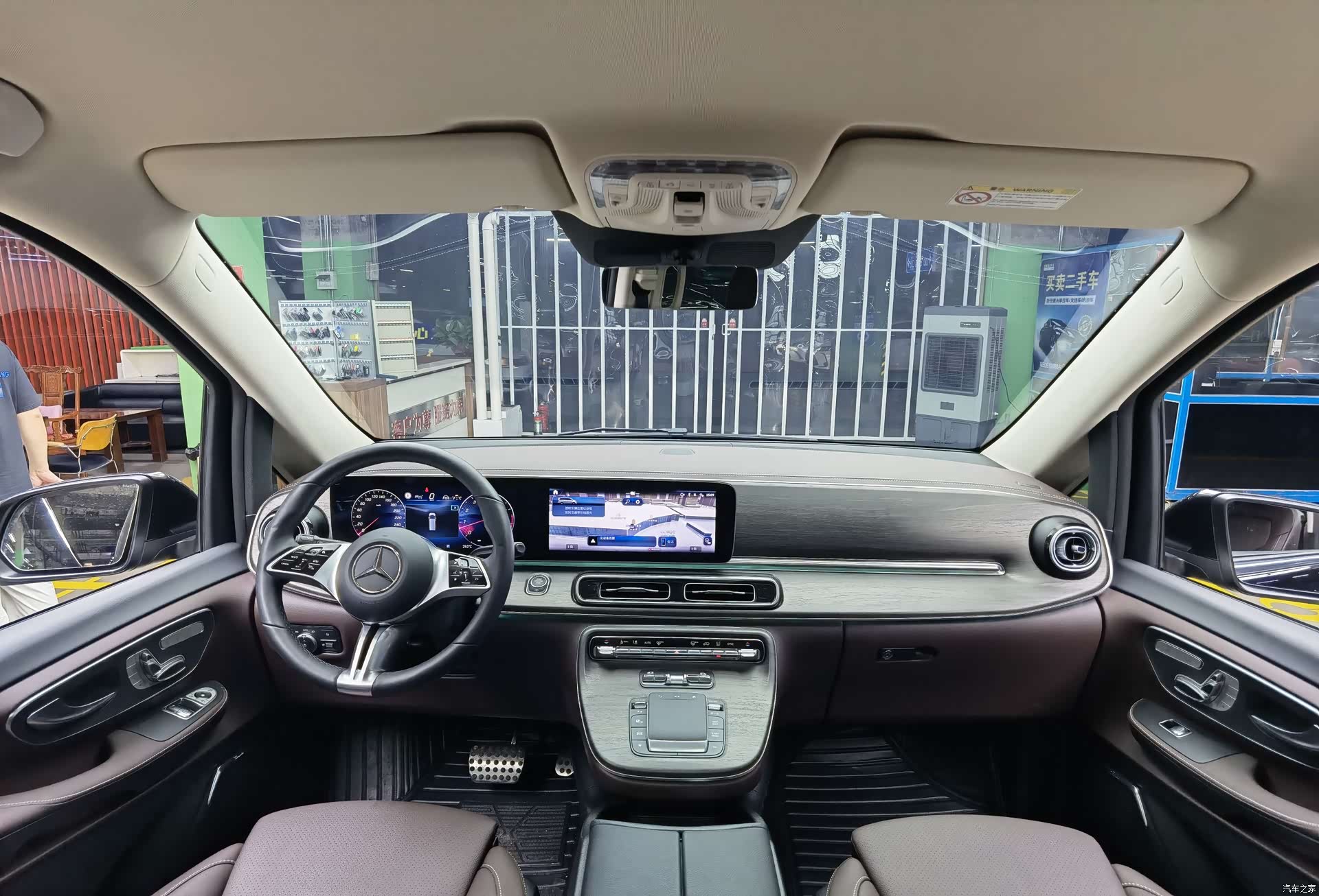 Mercedes-Benz V-Class, 2024 7